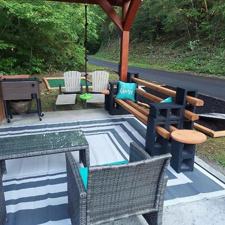 Fabulous Pet-Friendly, Family Cabin With Outdoor Kitchen, Hot Tub, Sauna, Fireplace, Theater Room, Arcade, Pool Table, And Fire Pit Within Minuties Of Dollywood Sevierville Eksteriør bilde