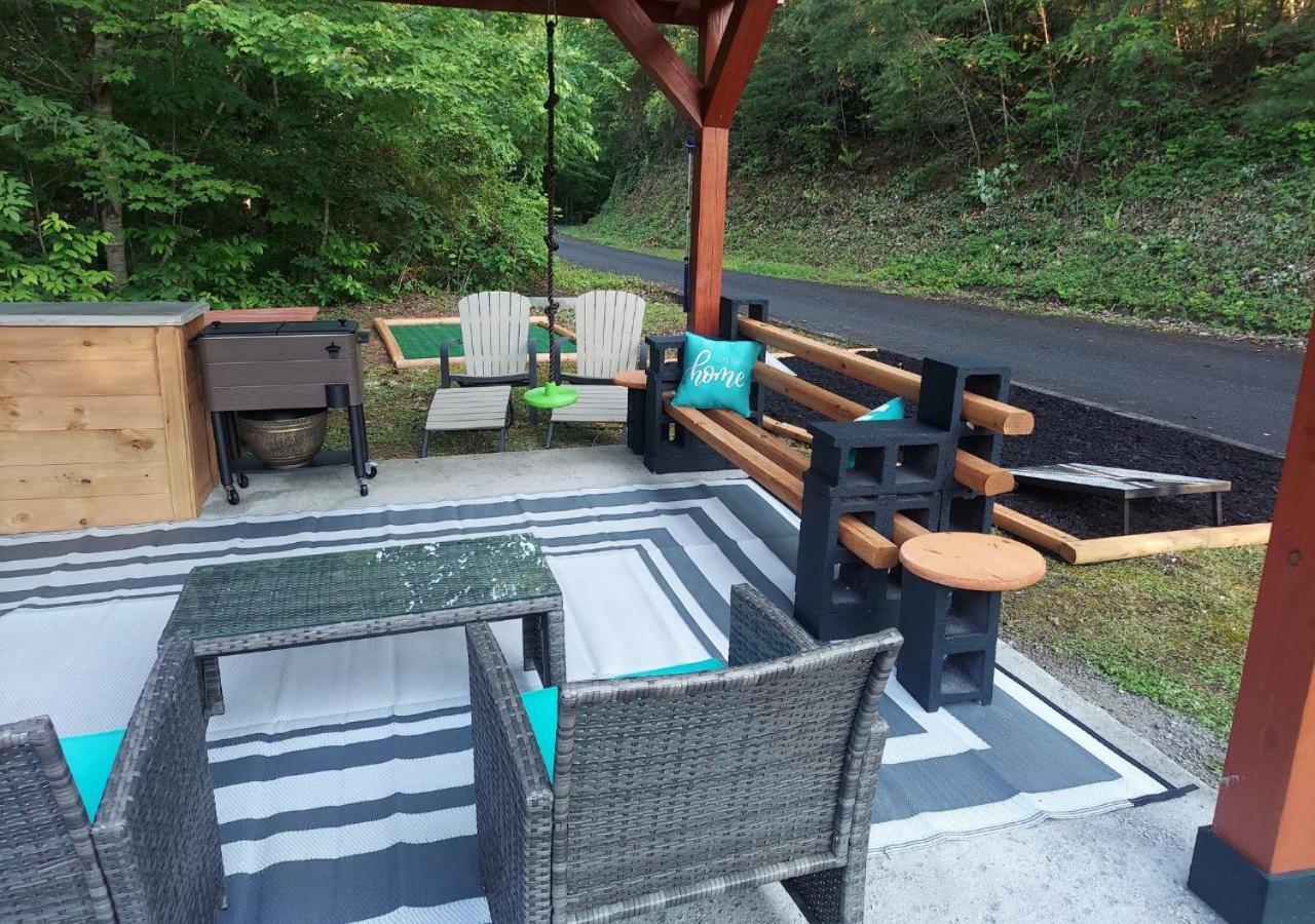 Fabulous Pet-Friendly, Family Cabin With Outdoor Kitchen, Hot Tub, Sauna, Fireplace, Theater Room, Arcade, Pool Table, And Fire Pit Within Minuties Of Dollywood Sevierville Eksteriør bilde