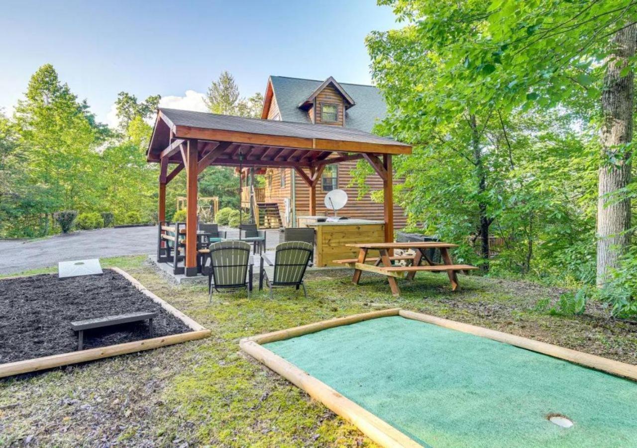 Fabulous Pet-Friendly, Family Cabin With Outdoor Kitchen, Hot Tub, Sauna, Fireplace, Theater Room, Arcade, Pool Table, And Fire Pit Within Minuties Of Dollywood Sevierville Eksteriør bilde