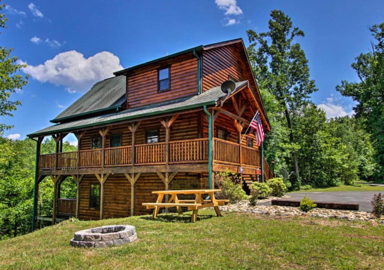 Fabulous Pet-Friendly, Family Cabin With Outdoor Kitchen, Hot Tub, Sauna, Fireplace, Theater Room, Arcade, Pool Table, And Fire Pit Within Minuties Of Dollywood Sevierville Eksteriør bilde