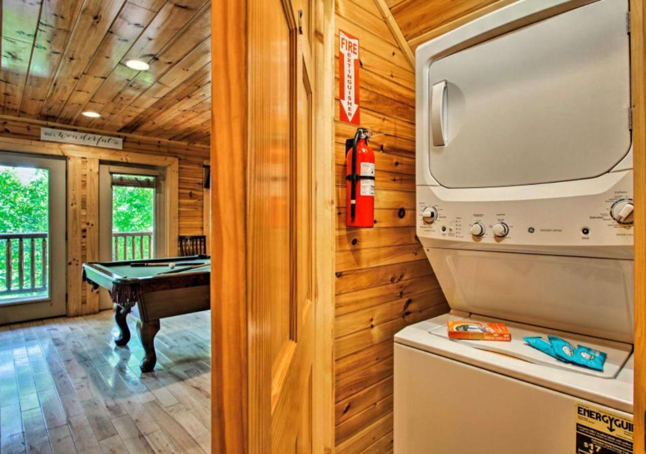 Fabulous Pet-Friendly, Family Cabin With Outdoor Kitchen, Hot Tub, Sauna, Fireplace, Theater Room, Arcade, Pool Table, And Fire Pit Within Minuties Of Dollywood Sevierville Eksteriør bilde