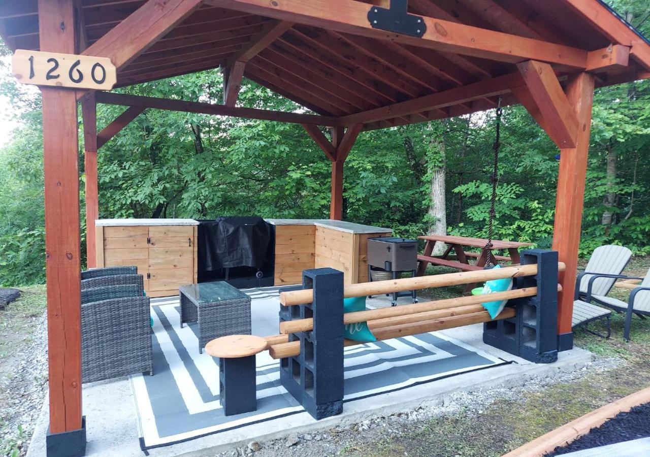 Fabulous Pet-Friendly, Family Cabin With Outdoor Kitchen, Hot Tub, Sauna, Fireplace, Theater Room, Arcade, Pool Table, And Fire Pit Within Minuties Of Dollywood Sevierville Eksteriør bilde
