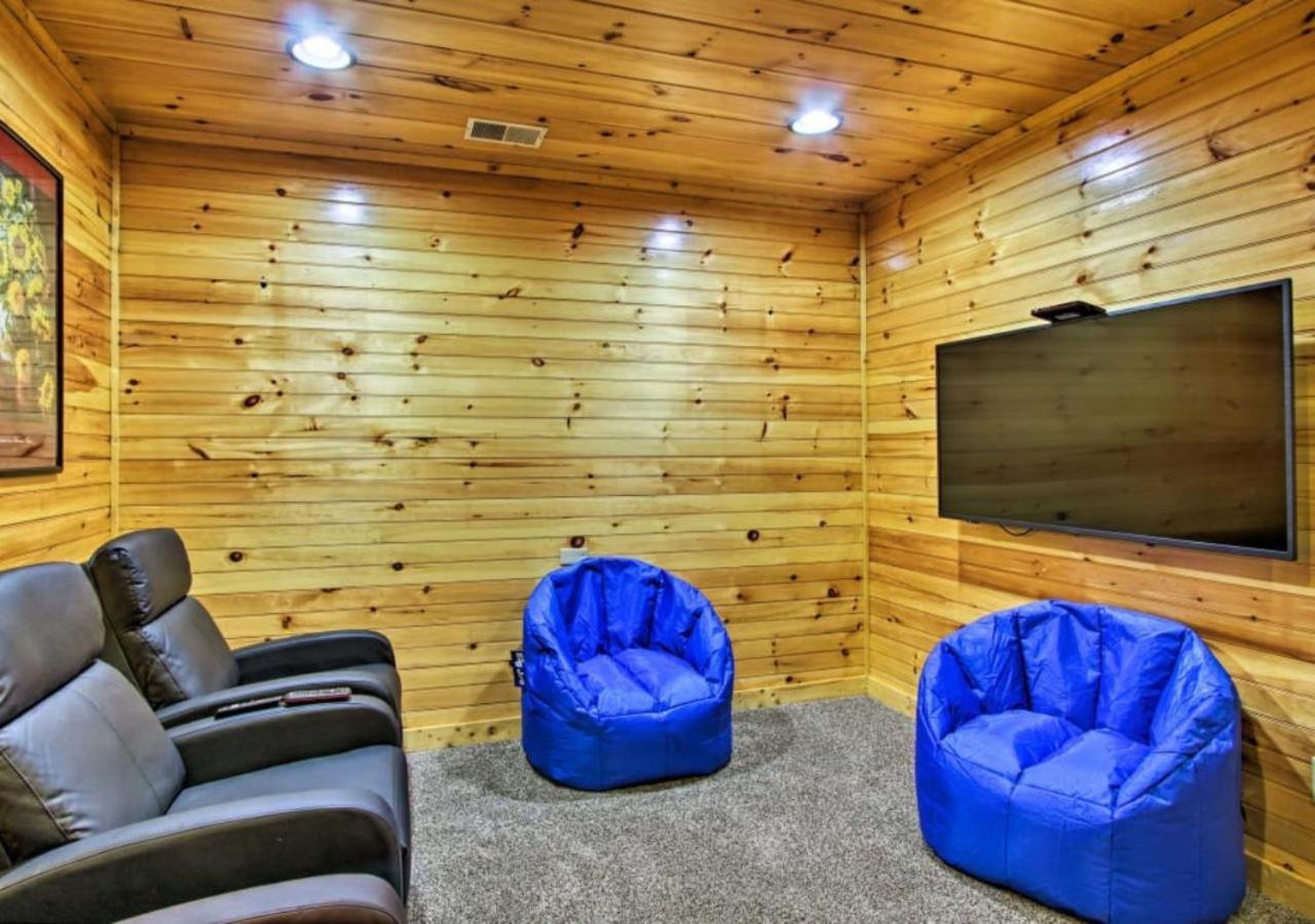 Fabulous Pet-Friendly, Family Cabin With Outdoor Kitchen, Hot Tub, Sauna, Fireplace, Theater Room, Arcade, Pool Table, And Fire Pit Within Minuties Of Dollywood Sevierville Eksteriør bilde