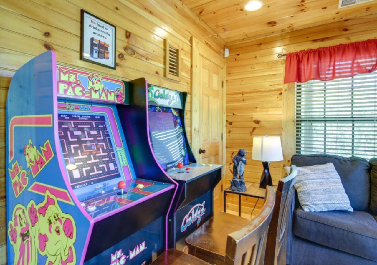 Fabulous Pet-Friendly, Family Cabin With Outdoor Kitchen, Hot Tub, Sauna, Fireplace, Theater Room, Arcade, Pool Table, And Fire Pit Within Minuties Of Dollywood Sevierville Eksteriør bilde