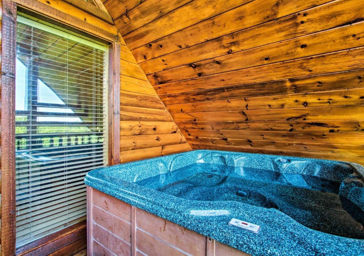 Fabulous Pet-Friendly, Family Cabin With Outdoor Kitchen, Hot Tub, Sauna, Fireplace, Theater Room, Arcade, Pool Table, And Fire Pit Within Minuties Of Dollywood Sevierville Eksteriør bilde