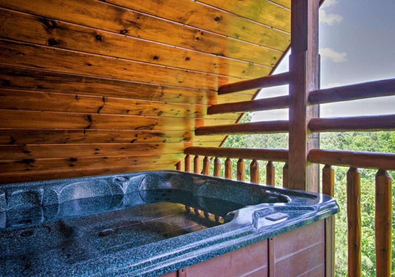 Fabulous Pet-Friendly, Family Cabin With Outdoor Kitchen, Hot Tub, Sauna, Fireplace, Theater Room, Arcade, Pool Table, And Fire Pit Within Minuties Of Dollywood Sevierville Eksteriør bilde