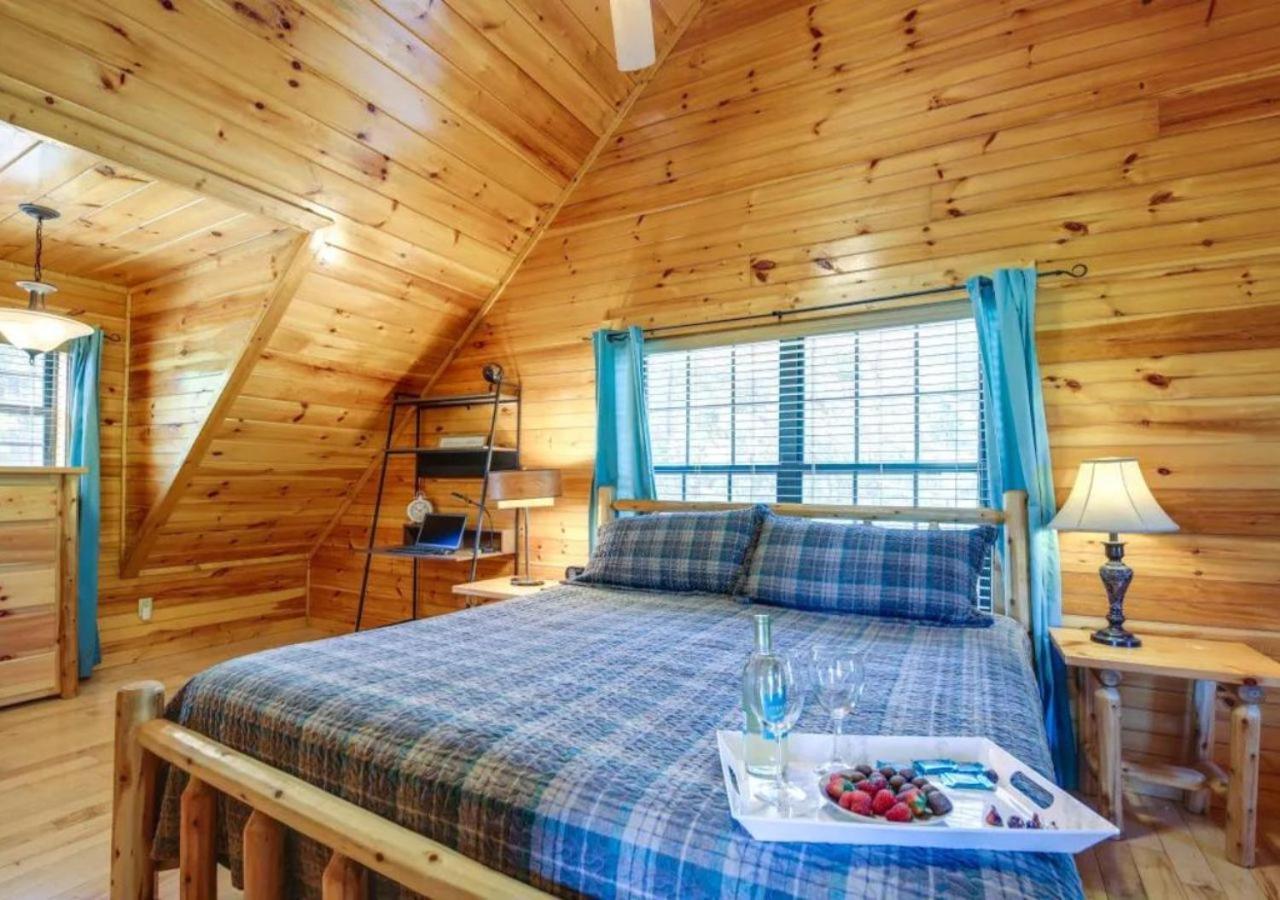 Fabulous Pet-Friendly, Family Cabin With Outdoor Kitchen, Hot Tub, Sauna, Fireplace, Theater Room, Arcade, Pool Table, And Fire Pit Within Minuties Of Dollywood Sevierville Eksteriør bilde