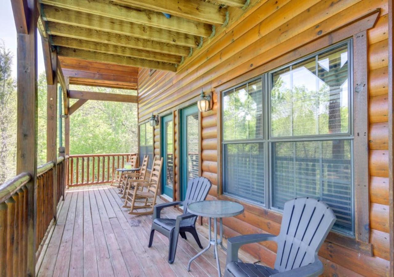 Fabulous Pet-Friendly, Family Cabin With Outdoor Kitchen, Hot Tub, Sauna, Fireplace, Theater Room, Arcade, Pool Table, And Fire Pit Within Minuties Of Dollywood Sevierville Eksteriør bilde