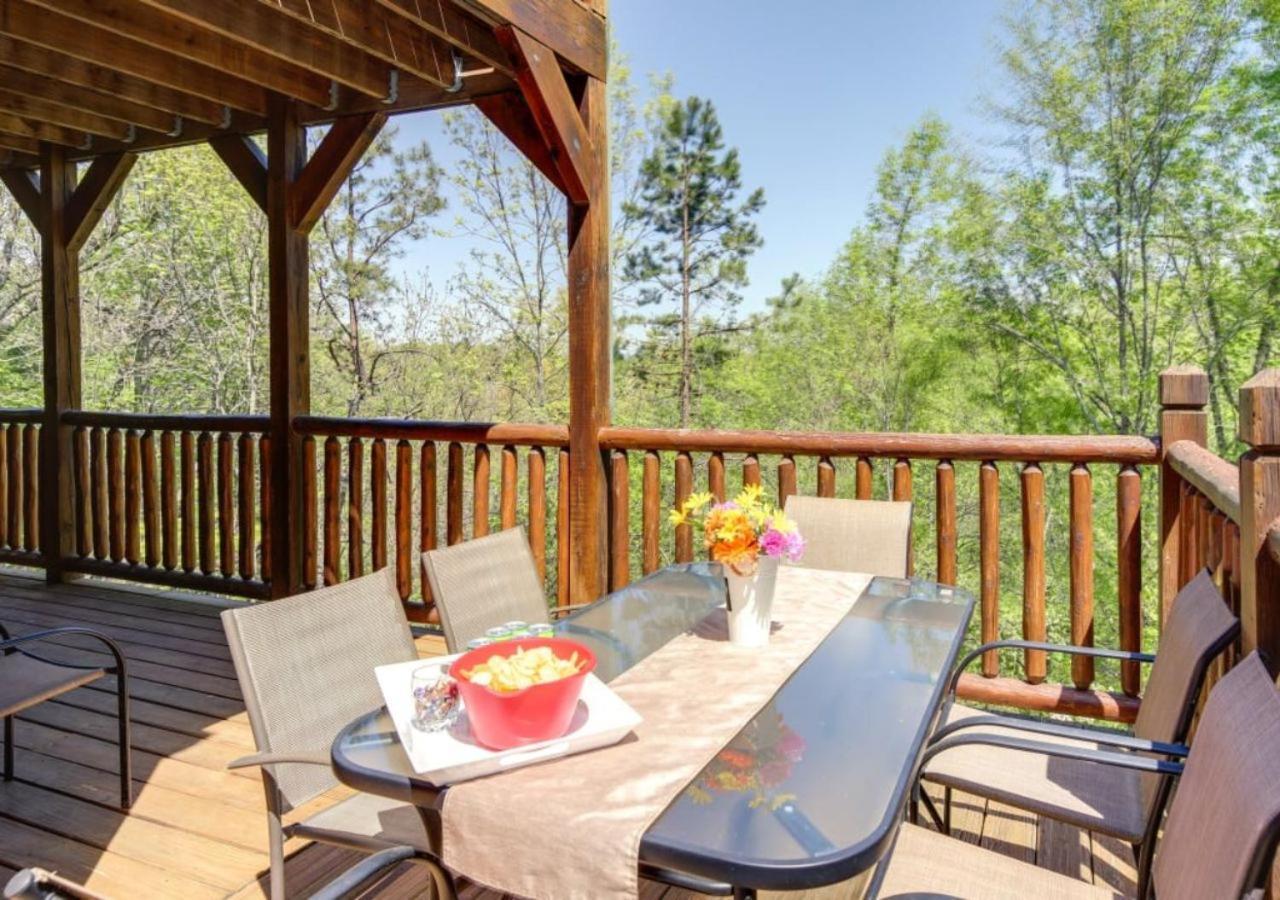 Fabulous Pet-Friendly, Family Cabin With Outdoor Kitchen, Hot Tub, Sauna, Fireplace, Theater Room, Arcade, Pool Table, And Fire Pit Within Minuties Of Dollywood Sevierville Eksteriør bilde