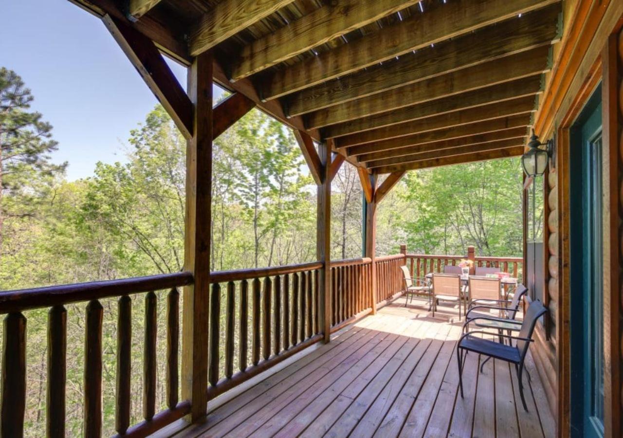 Fabulous Pet-Friendly, Family Cabin With Outdoor Kitchen, Hot Tub, Sauna, Fireplace, Theater Room, Arcade, Pool Table, And Fire Pit Within Minuties Of Dollywood Sevierville Eksteriør bilde