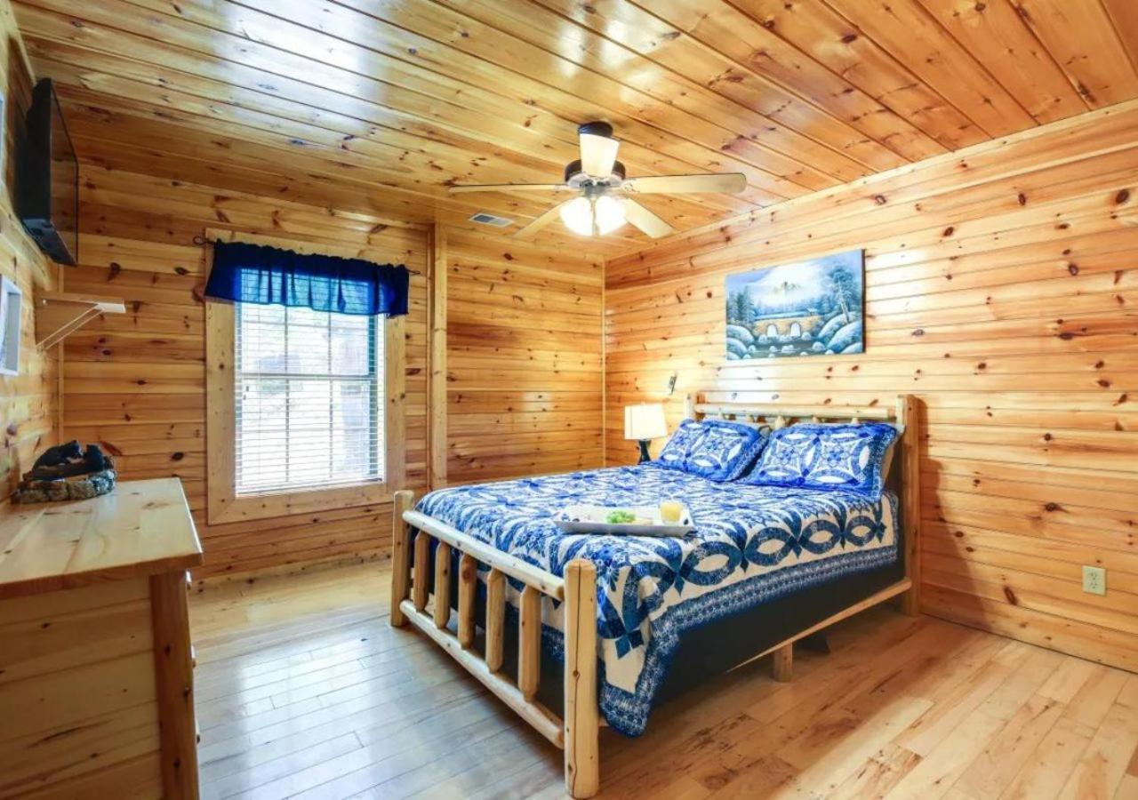 Fabulous Pet-Friendly, Family Cabin With Outdoor Kitchen, Hot Tub, Sauna, Fireplace, Theater Room, Arcade, Pool Table, And Fire Pit Within Minuties Of Dollywood Sevierville Eksteriør bilde