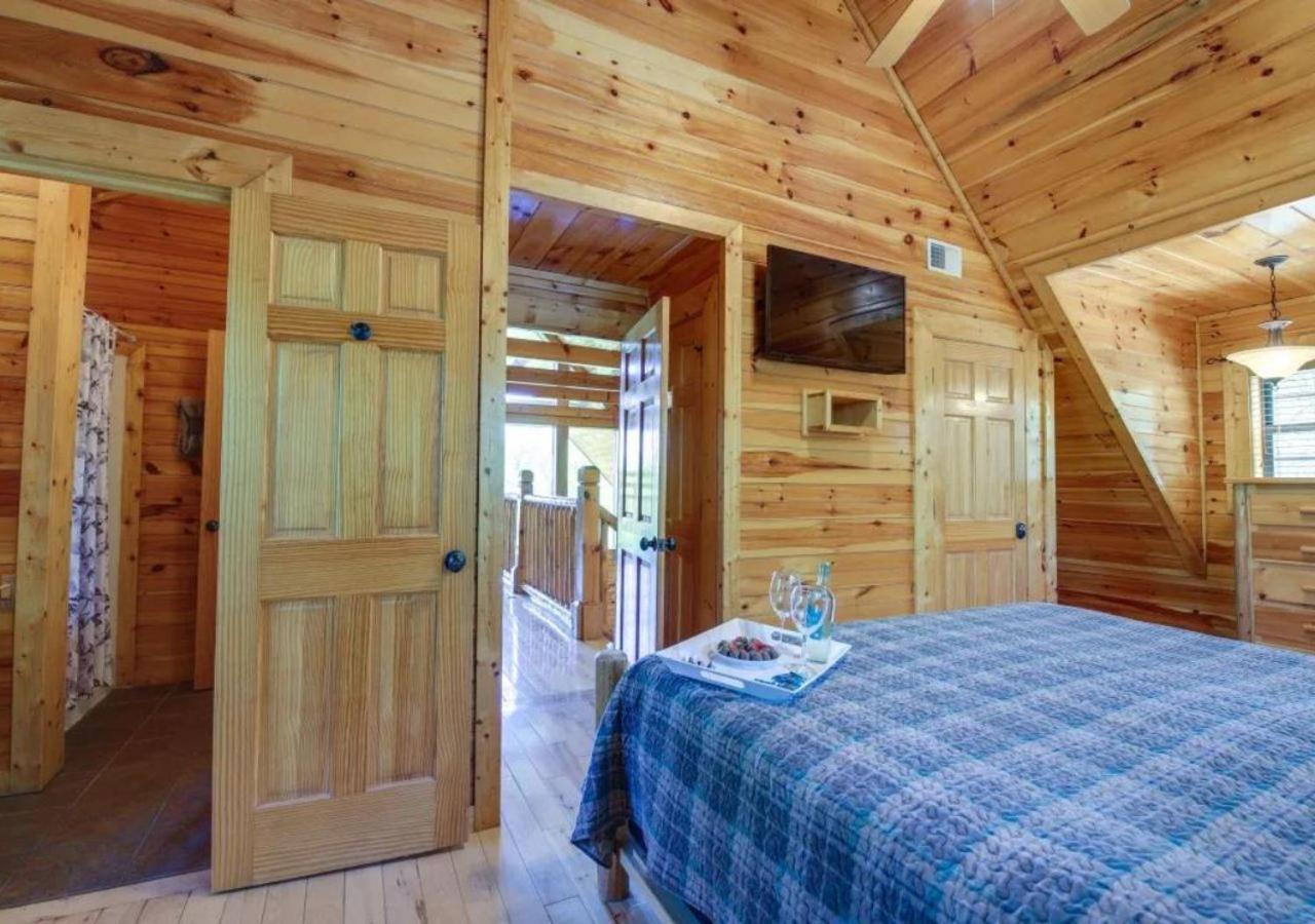 Fabulous Pet-Friendly, Family Cabin With Outdoor Kitchen, Hot Tub, Sauna, Fireplace, Theater Room, Arcade, Pool Table, And Fire Pit Within Minuties Of Dollywood Sevierville Eksteriør bilde