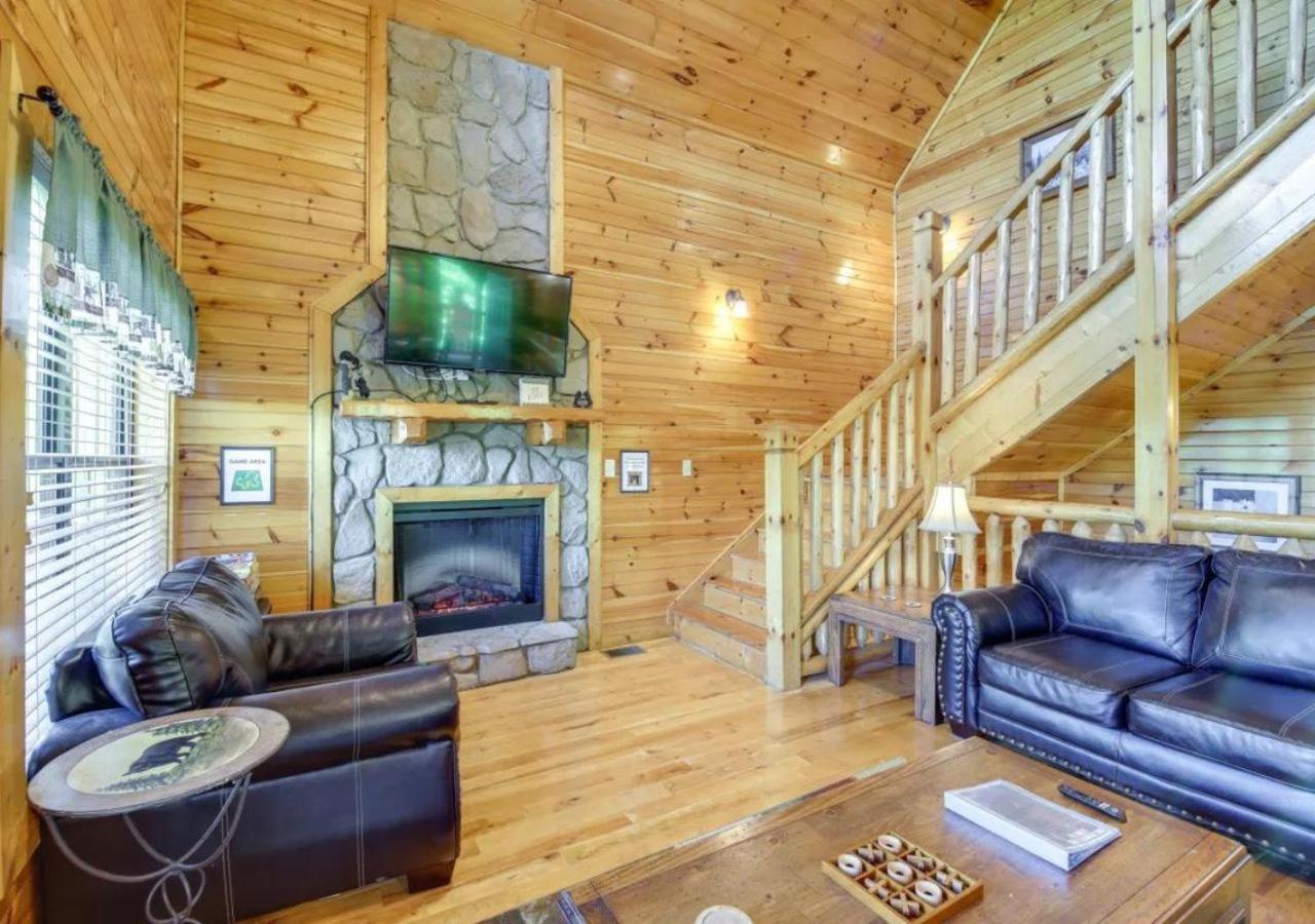 Fabulous Pet-Friendly, Family Cabin With Outdoor Kitchen, Hot Tub, Sauna, Fireplace, Theater Room, Arcade, Pool Table, And Fire Pit Within Minuties Of Dollywood Sevierville Eksteriør bilde
