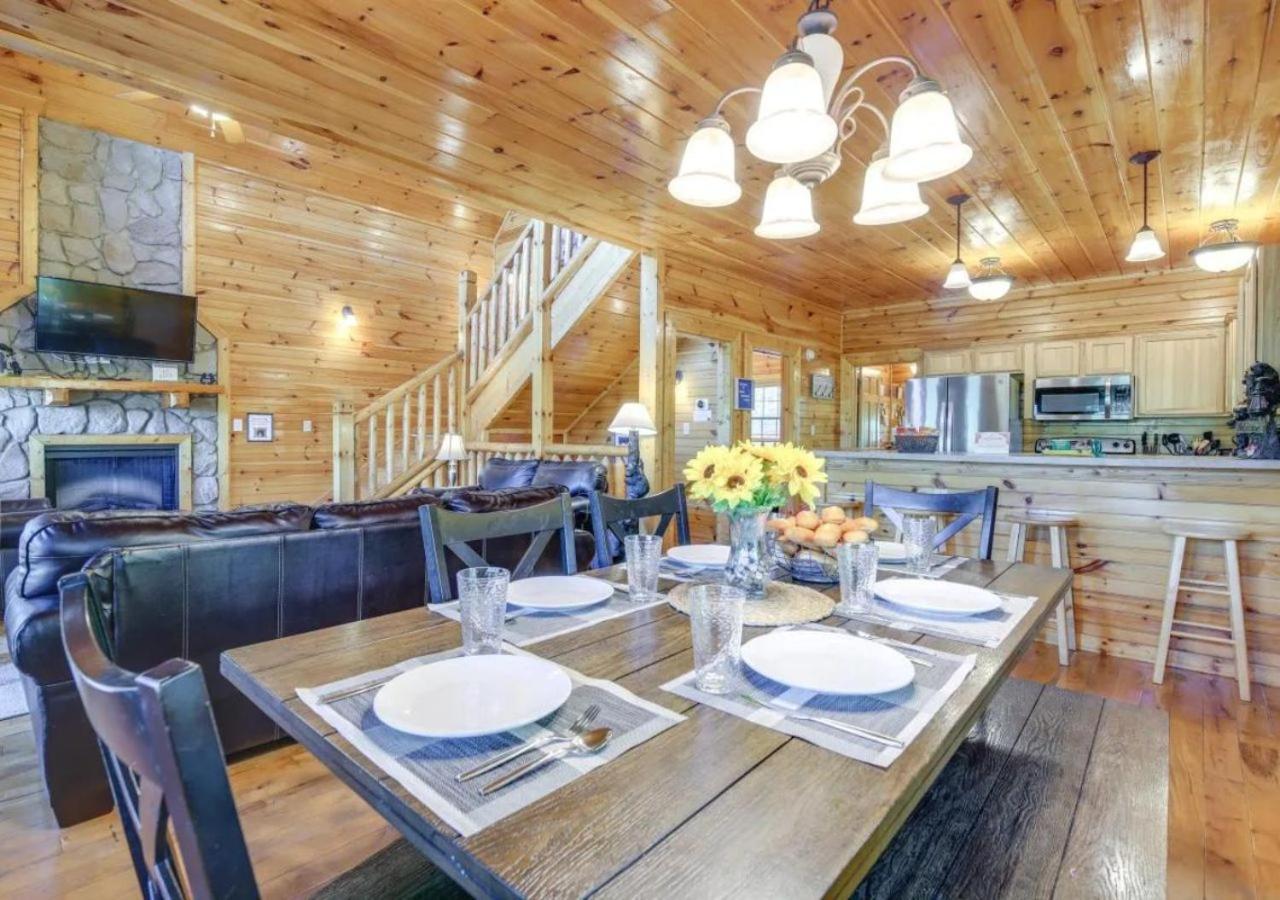 Fabulous Pet-Friendly, Family Cabin With Outdoor Kitchen, Hot Tub, Sauna, Fireplace, Theater Room, Arcade, Pool Table, And Fire Pit Within Minuties Of Dollywood Sevierville Eksteriør bilde