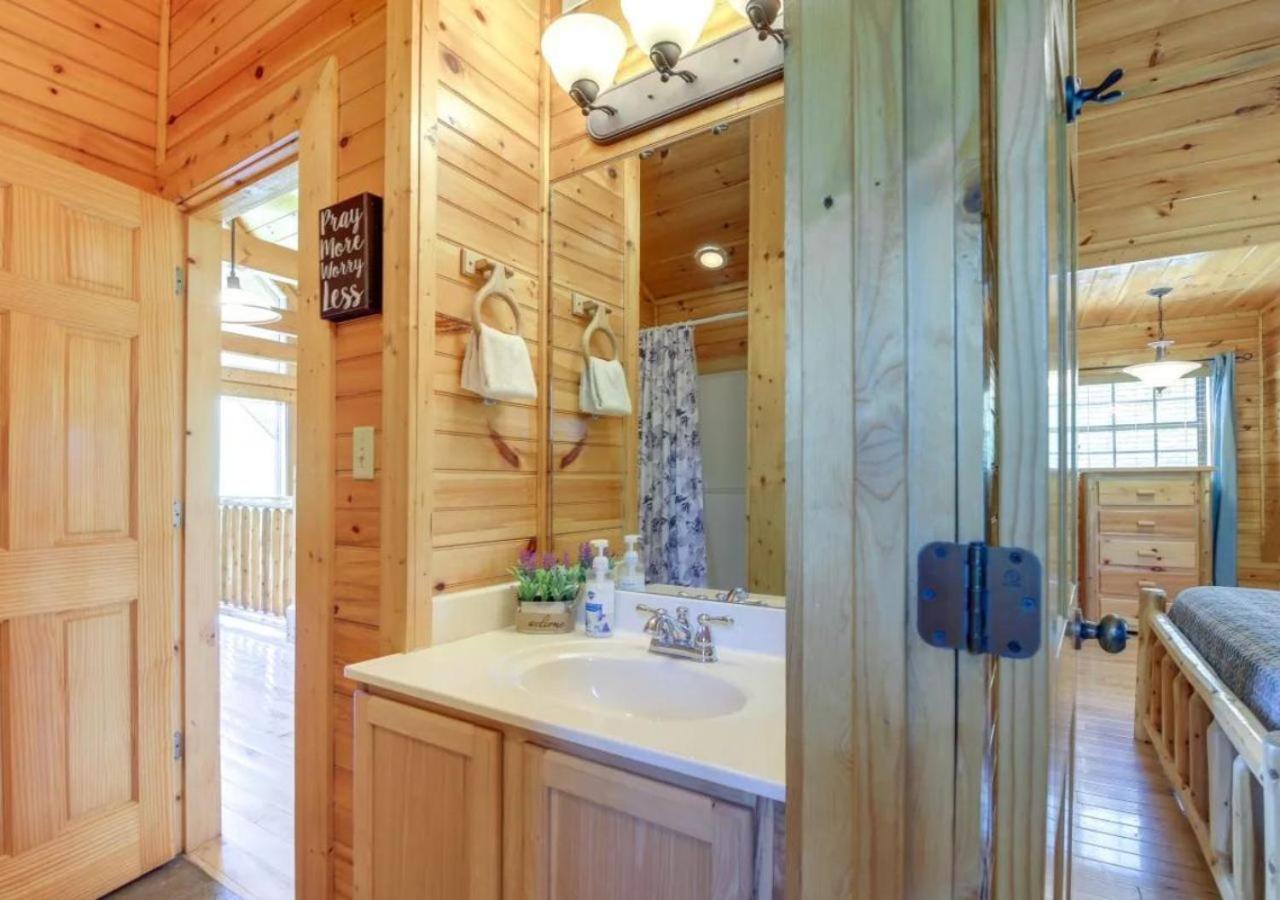 Fabulous Pet-Friendly, Family Cabin With Outdoor Kitchen, Hot Tub, Sauna, Fireplace, Theater Room, Arcade, Pool Table, And Fire Pit Within Minuties Of Dollywood Sevierville Eksteriør bilde