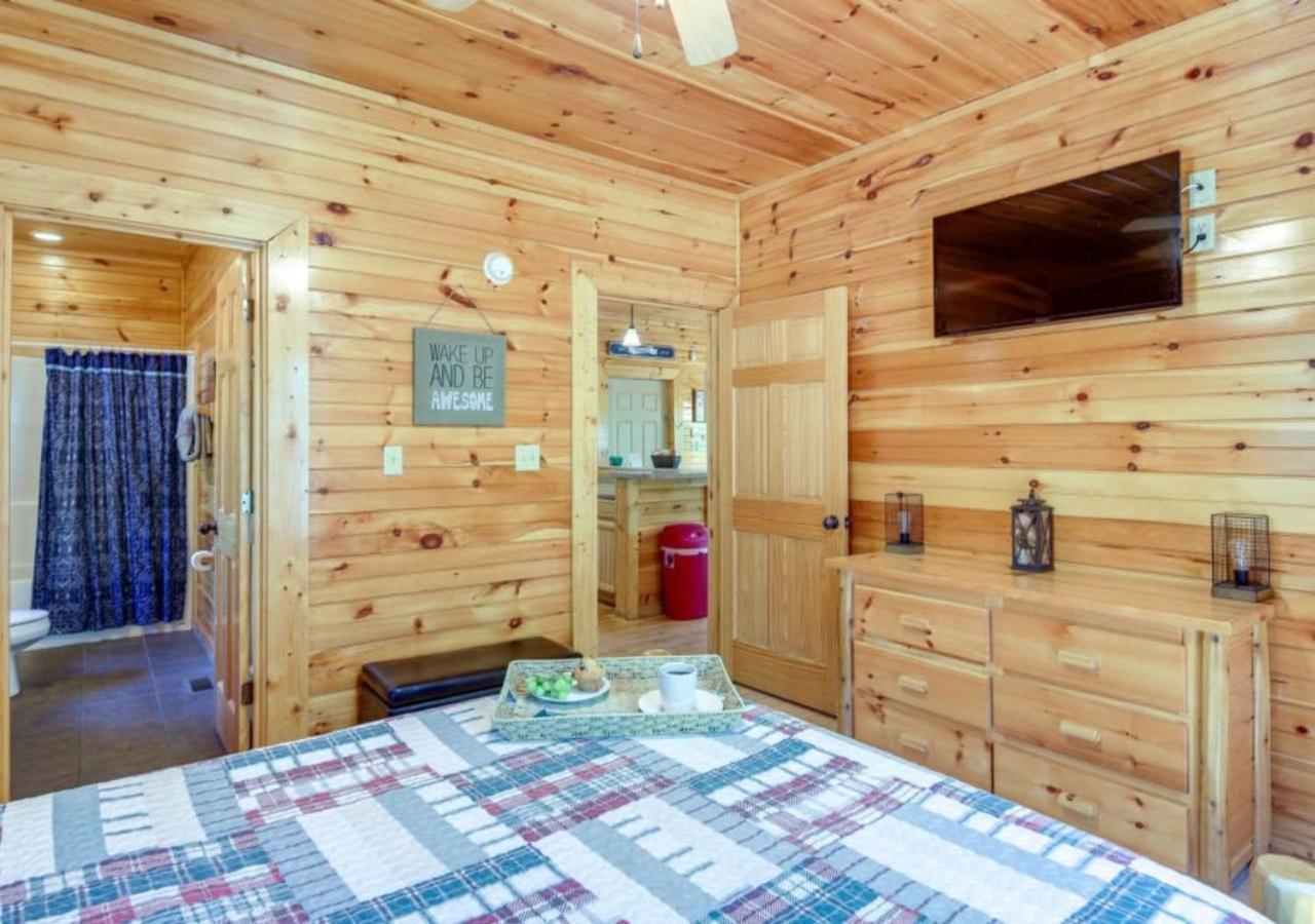 Fabulous Pet-Friendly, Family Cabin With Outdoor Kitchen, Hot Tub, Sauna, Fireplace, Theater Room, Arcade, Pool Table, And Fire Pit Within Minuties Of Dollywood Sevierville Eksteriør bilde