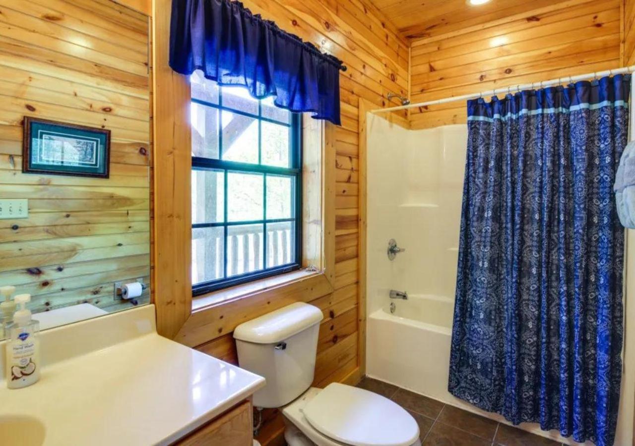 Fabulous Pet-Friendly, Family Cabin With Outdoor Kitchen, Hot Tub, Sauna, Fireplace, Theater Room, Arcade, Pool Table, And Fire Pit Within Minuties Of Dollywood Sevierville Eksteriør bilde