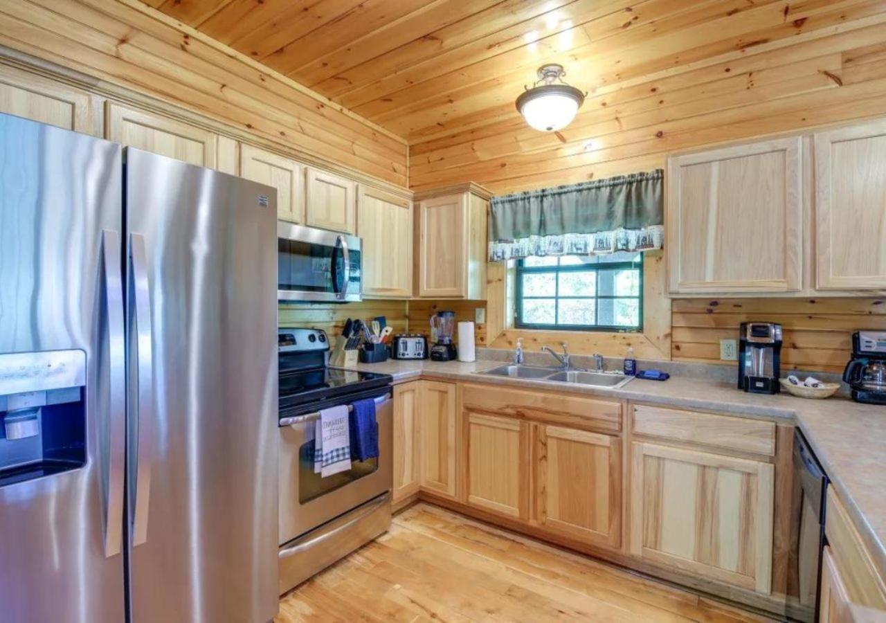 Fabulous Pet-Friendly, Family Cabin With Outdoor Kitchen, Hot Tub, Sauna, Fireplace, Theater Room, Arcade, Pool Table, And Fire Pit Within Minuties Of Dollywood Sevierville Eksteriør bilde