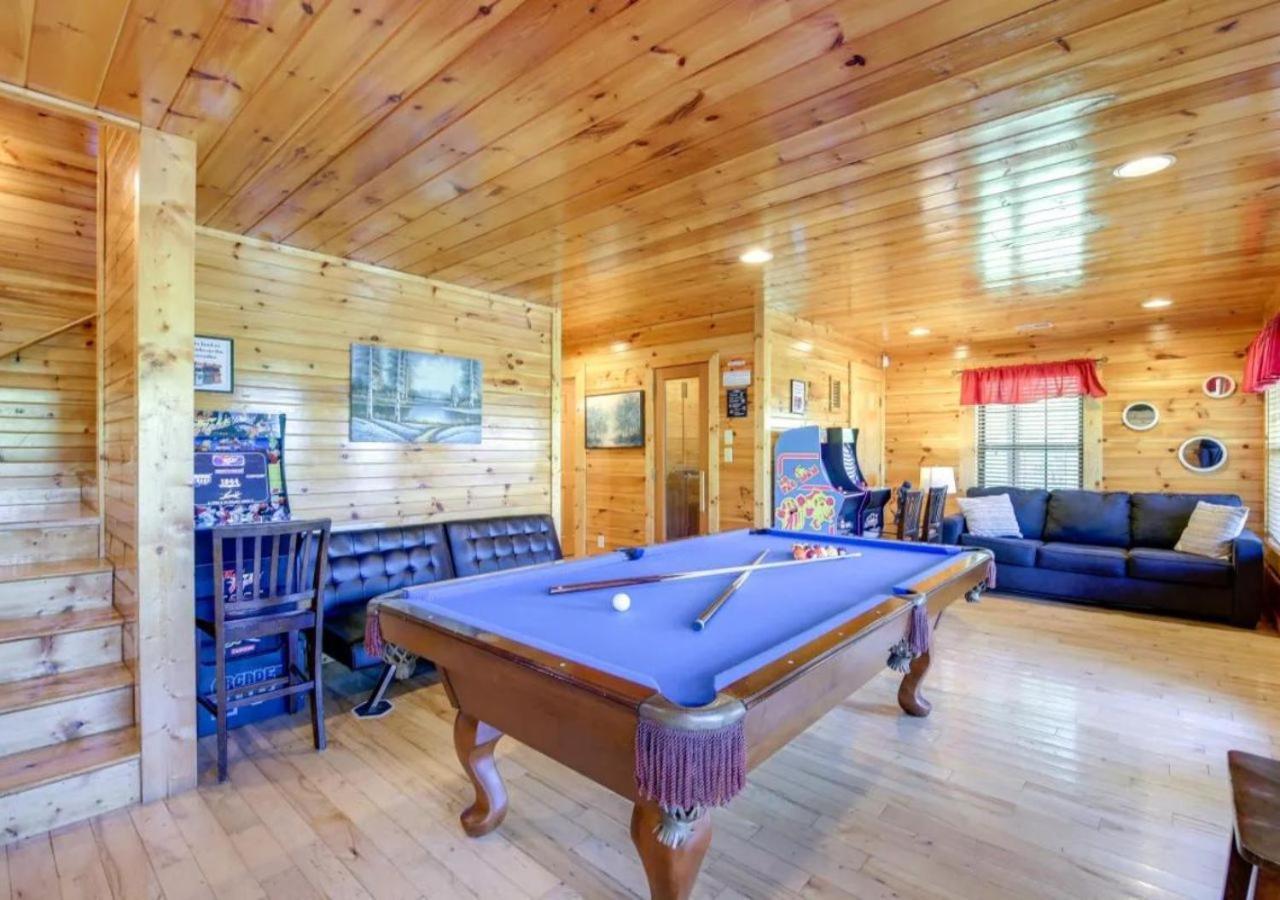 Fabulous Pet-Friendly, Family Cabin With Outdoor Kitchen, Hot Tub, Sauna, Fireplace, Theater Room, Arcade, Pool Table, And Fire Pit Within Minuties Of Dollywood Sevierville Eksteriør bilde